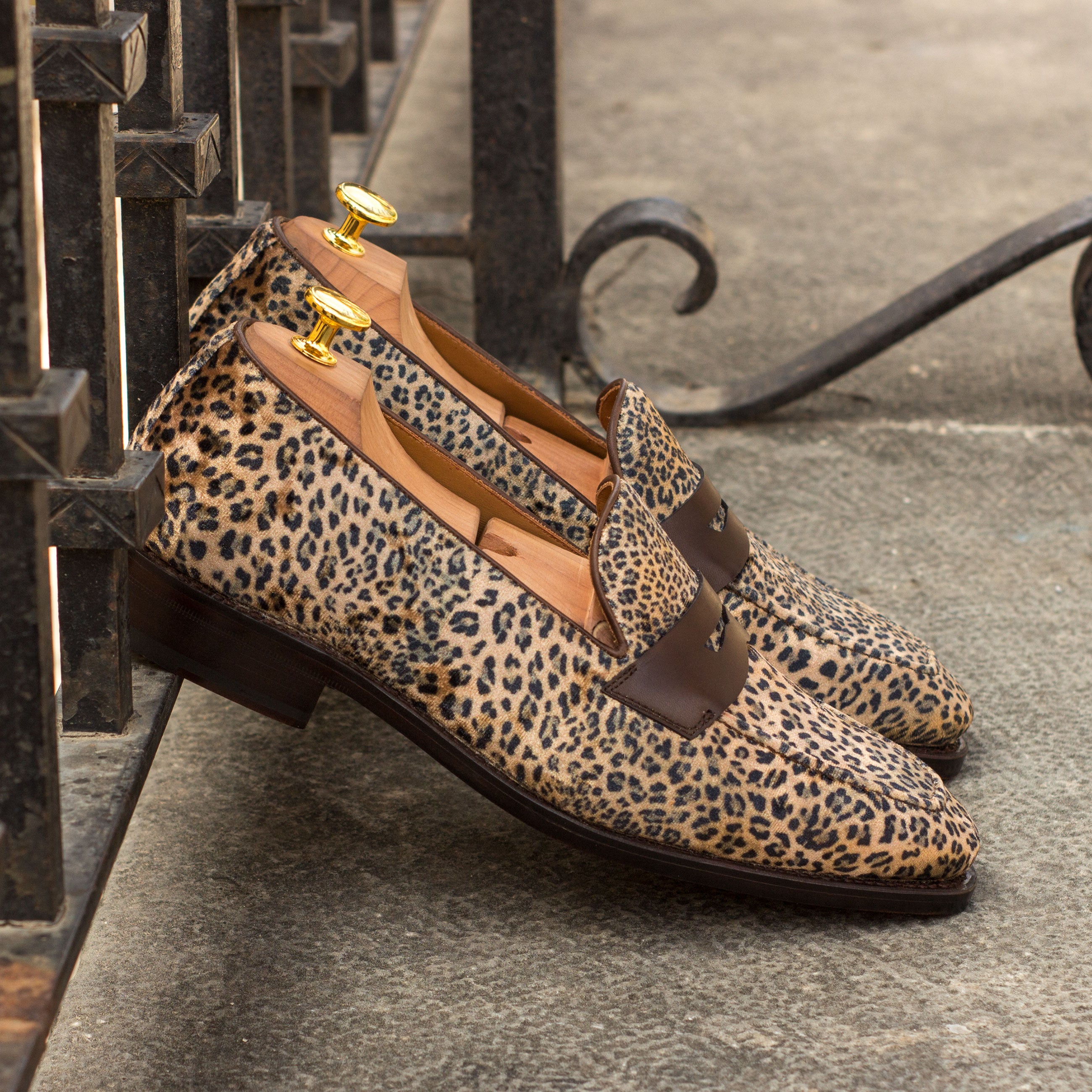 Erna - Men's leopard print loafers with elegant red bottoms soles