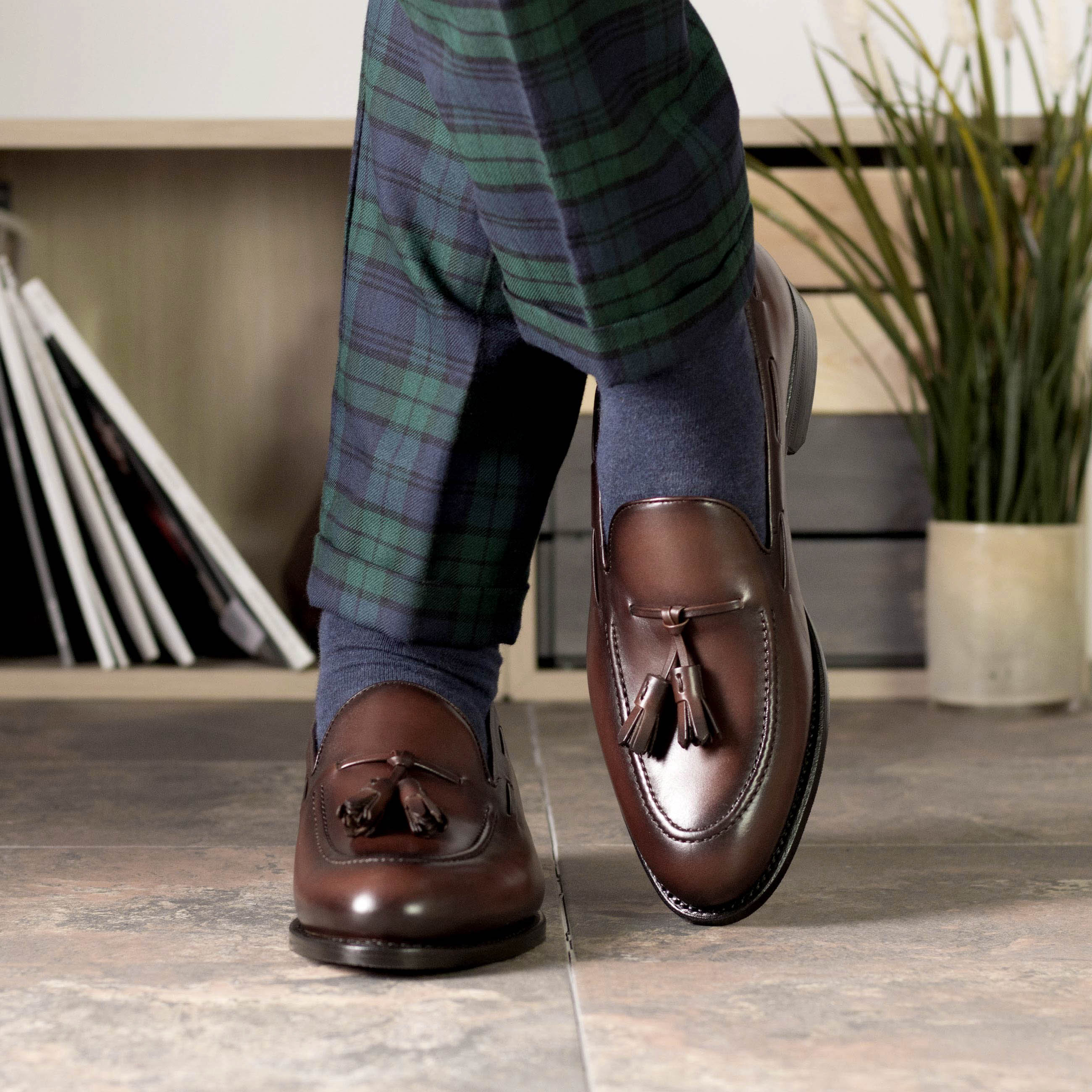 Ravelar - Classic tassel leather loafers for men. Up to size 16US