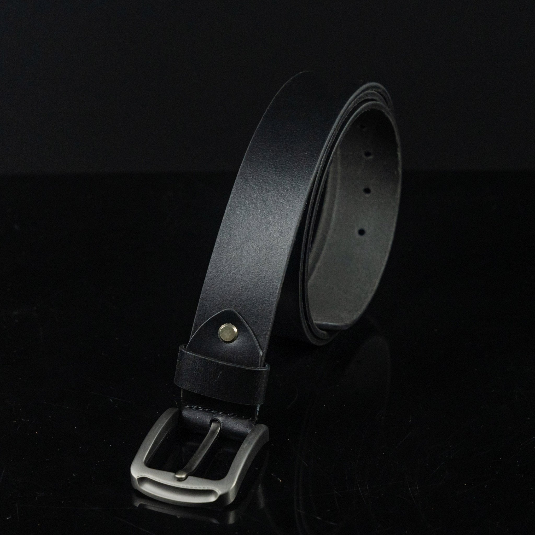Lokani2 - fine grain leather belt with Buffalo Finish