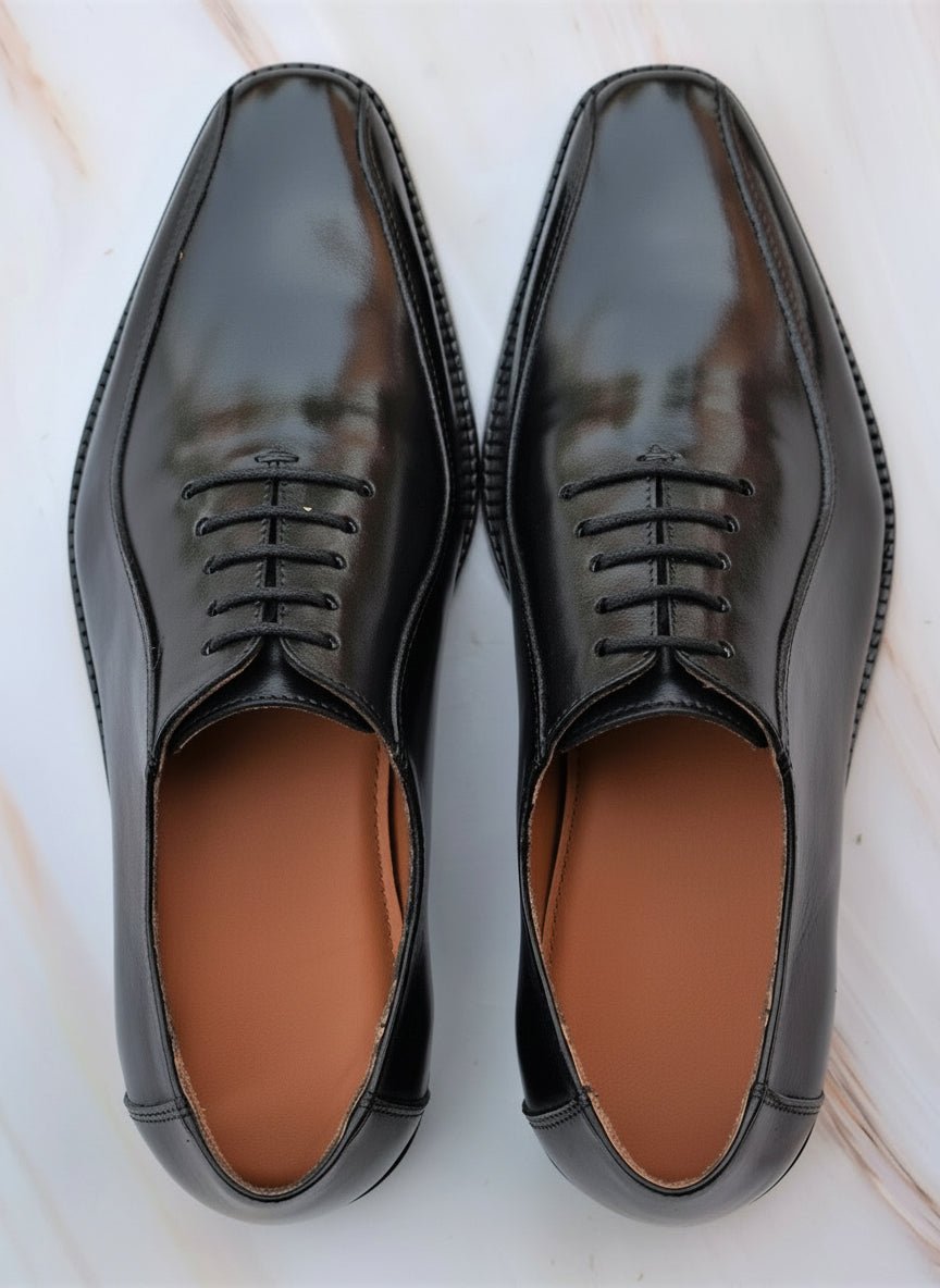 Revera3 - Wholecut leather business shoes for men. Oxford