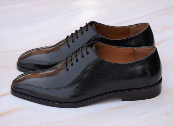 Revera3 - Wholecut leather business shoes for men. Oxford