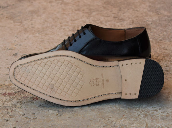 Revera3 - Wholecut leather business shoes for men. Oxford